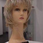 Gemma mono Очаровательный короткий женский искусственный парик с рваной челкой и прямыми волосами Миниатюра Фото №5