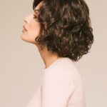 Movie Star Милый короткий женский искусственный парик с волнистыми волосами и косой челкой Миниатюра Фото №6